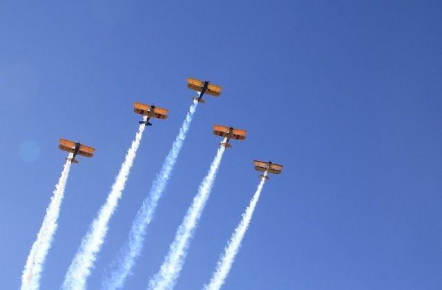 Demonstratie aviatica pentru copii la Clinceni Airshow 2016