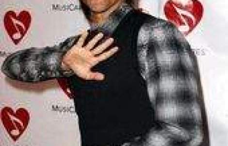 Red Hot Chili Peppers s-a destramat