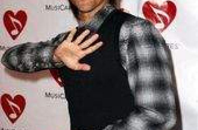 Red Hot Chili Peppers s-a destramat