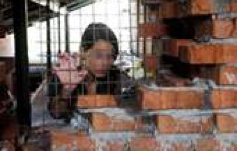 O italianca de 75 de ani a transformat in sclava o romanca