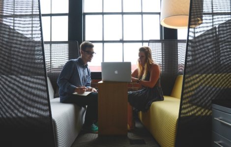  Top  Relatie cu un coleg de munca: 7 intrebari inainte de a face pasul