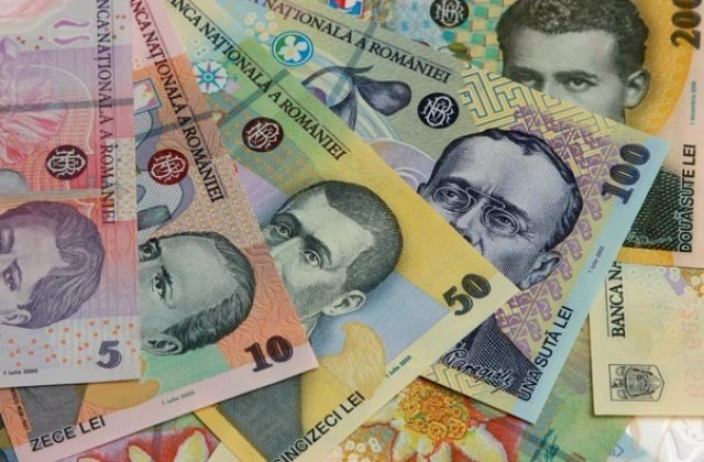 Romanii platesc de doua ori mai mult atunci cand cumpara in rate