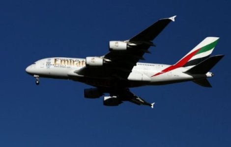 Un chinez s-a ascuns in cala unui avion de la Shanghai la Dubai, dupa ce a auzit ca acolo si cersetorii castiga bine