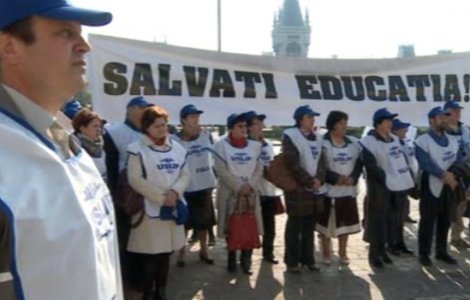 Protestul profesorilor ii tine pe elevi mai mult la scoala