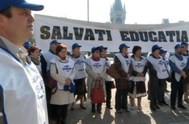 Protestul profesorilor ii tine pe elevi mai mult la scoala