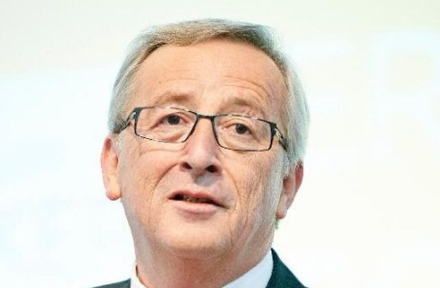 Vizita lui Juncker in Rusia atrage critici dure