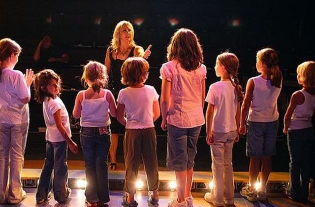 In ce conditii pot copiii sa castige bani ca actori, dansatori sau sportivi