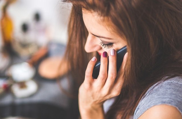 [VIDEO] Cum iti afecteaza telefonul mobil creierul si metabolismul