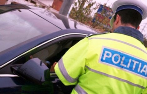  Video  Cum vorbeste un ofiter in timp ce este amendat