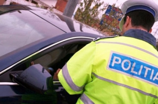 [VIDEO] Cum vorbeste un ofiter in timp ce este amendat