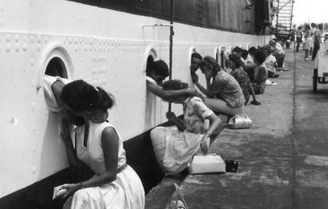  Top  Fotografiile care te vor emotiona. Cum arata dragostea in razboi