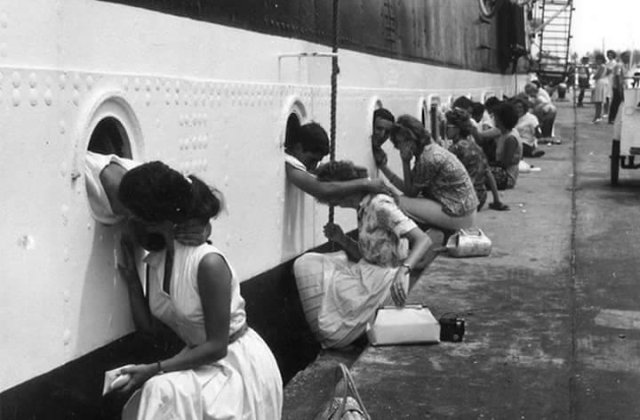 Fotografiile care te vor emotiona. Cum arata dragostea in vremea razboiului