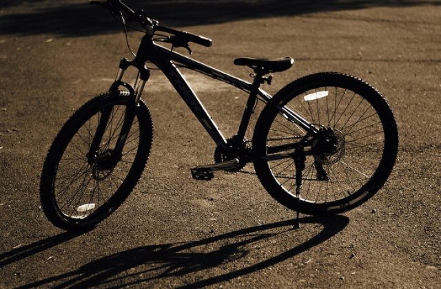 Studiu: Mersul pe bicicleta, mai benefic pentru sanatate decat alergatul