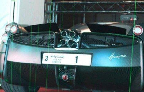 Ce suma a platit un barbat pentru un numar de inmatriculare