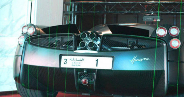 Ce suma a platit un barbat pentru un numar de inmatriculare