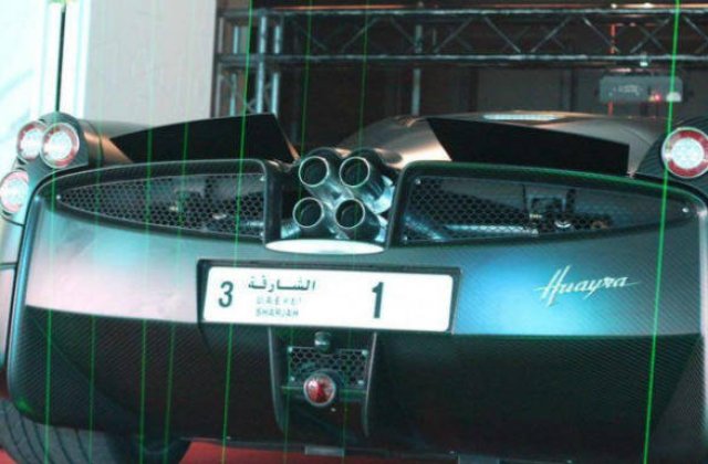 Ce suma a platit un barbat pentru un numar de inmatriculare