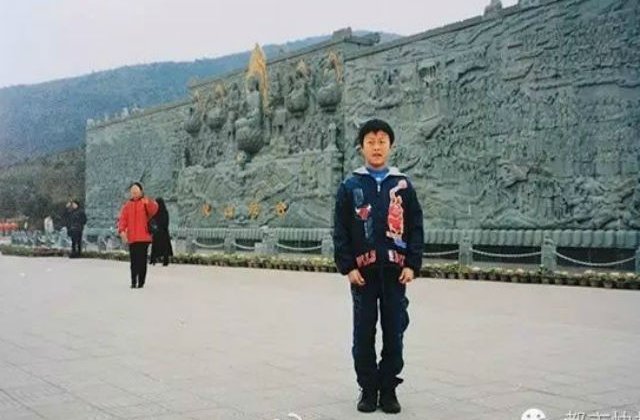 [FOTO] Culmea coincidentei: mama unei femei apare intr-o fotografie facuta de sot in urma cu 16 ani