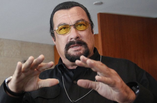 Steven Seagal a primit cetatenie sarba