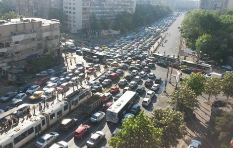 Solutie controversata pentru traficul din Bucuresti:mai putine parcari