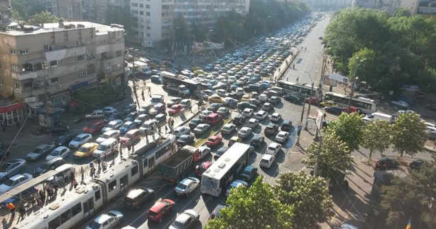 Solutie controversata pentru traficul din Bucuresti:mai putine parcari