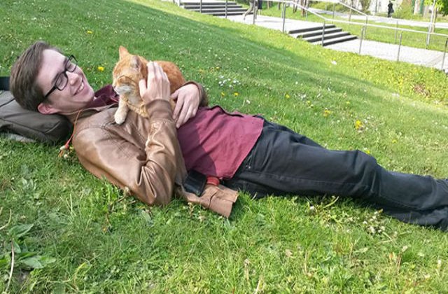 [FOTO] Campus Cat, pisicuta care ajuta studentii sa se relaxeze