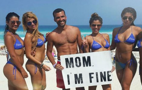  Foto  A renuntat la job pentru a vedea lumea. Uite ce face pentru mama lui