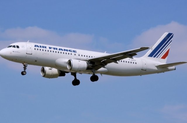 Pilotii companiei Air France, in greva alaturi de lucratorii feroviari si din salubritate