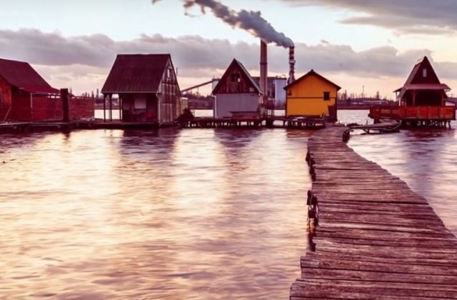 [Foto] Uita de destinatiile exotice! Acesta este uluitorul sat plutitor aflat la cativa pasi de Romania