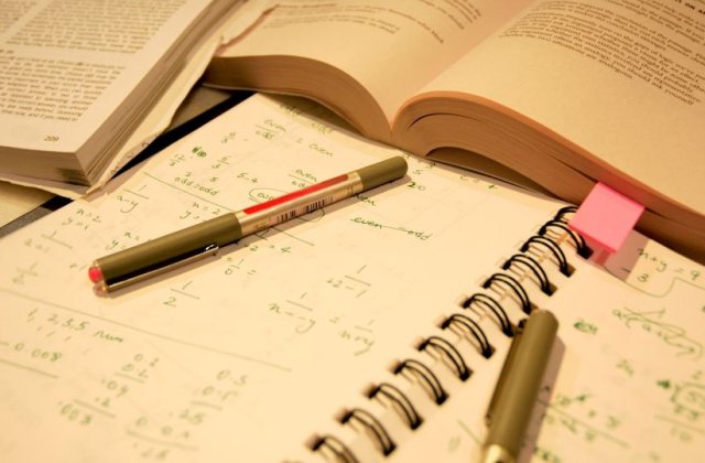 Elevii vor sustine astazi prima proba din examenul "maturitatii"