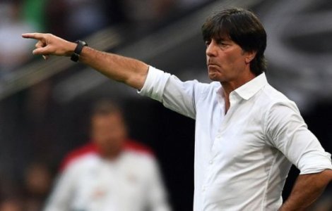  Video  Antrenorul Germaniei continua gesturile dezgustatoare