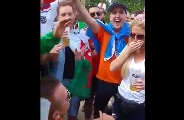 [VIDEO] Euro 2016: Cerere in casatorie langa Turnul Eiffel