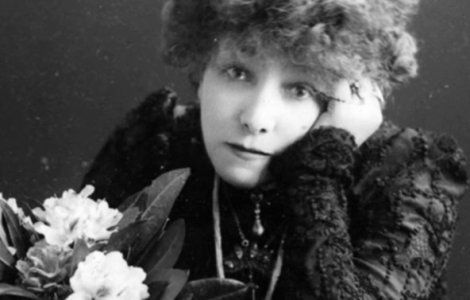  Video  Motivul pentru care oamenii nu zambesc in fotografiile vechi