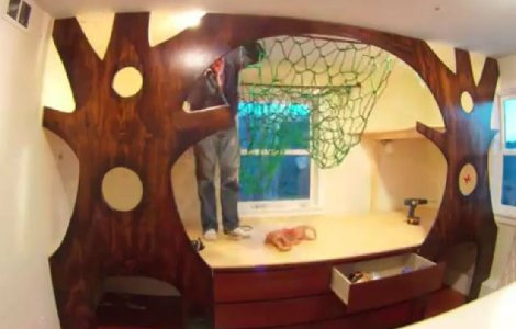 Acest tata a transformat complet dormitorul copiilor. Uite cum