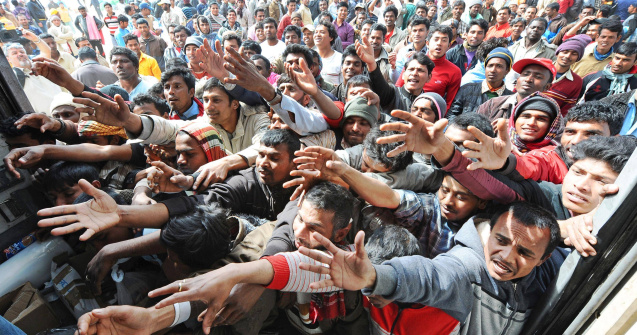 Marea Britanie nu mai este obligata sa acorde ajutor migrantilor