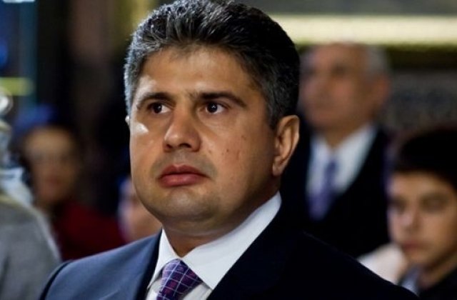 Alegeri locale 2016. Primarul care a depus juramantul in catuse