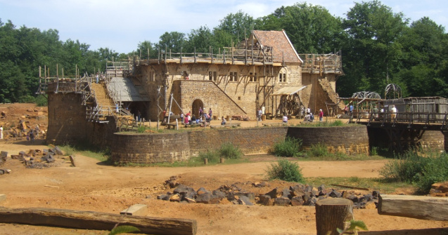 Cum se construieste un castel cu tehnologie veche de sute de ani