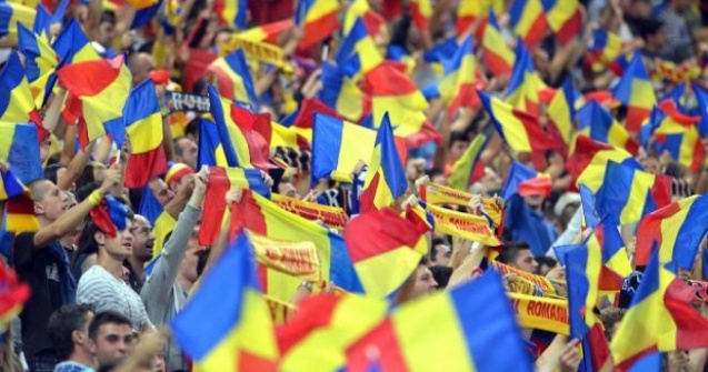  Foto  Parisul este albastru, galben si rosu. Fanii romani, in strada!