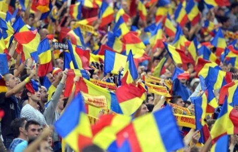  Foto  Parisul este albastru, galben si rosu. Fanii romani, in strada!