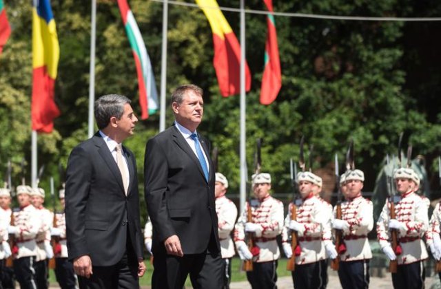Klaus Iohannis a cerut studierea limbii romane ca limba materna in Bulgaria