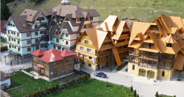 Cum a reusit un parinte sa-si faca hotel pe pamantul manastirii