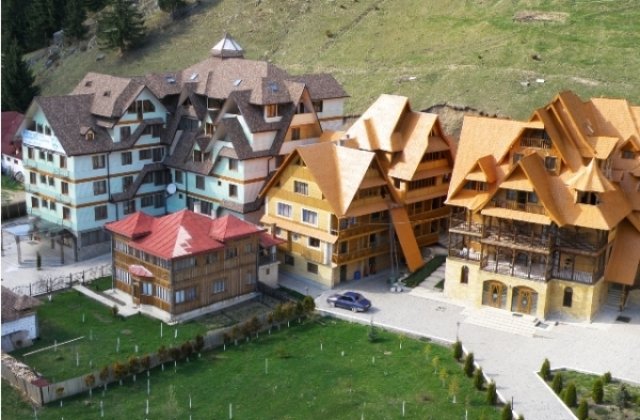 Cum a reusit un parinte sa-si faca hotel pe pamantul manastirii