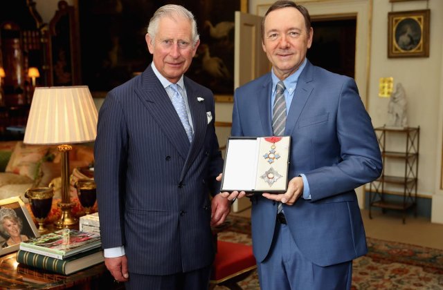 Kevin Spacey a fost facut cavaler de regina Elizabeta a II-a