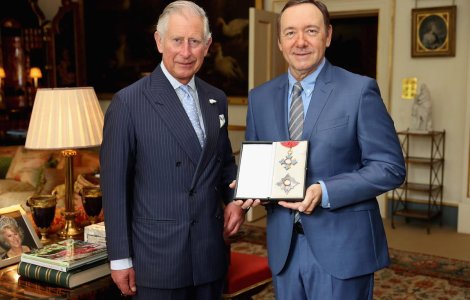 Kevin Spacey a fost facut cavaler de regina Elizabeta a II-a