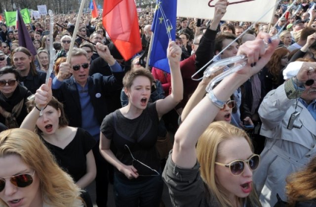 Proteste in Varsovia: Mii de persoane au manifestat impotriva interzicerii avortului