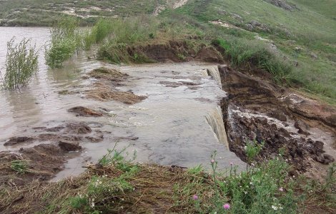 Ploile au facut ravagii in Moldova: Patru persoane, salvate