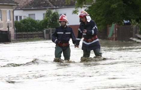 Avertizarea cod portocaliu de inundatii, prelungita pana luni