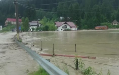 Noi inundatii in Suceava. Ploile au facut ravagii in Gura Humorului