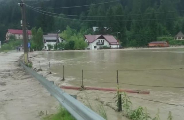 Noi inundatii in Suceava. Ploile au facut ravagii in Gura Humorului