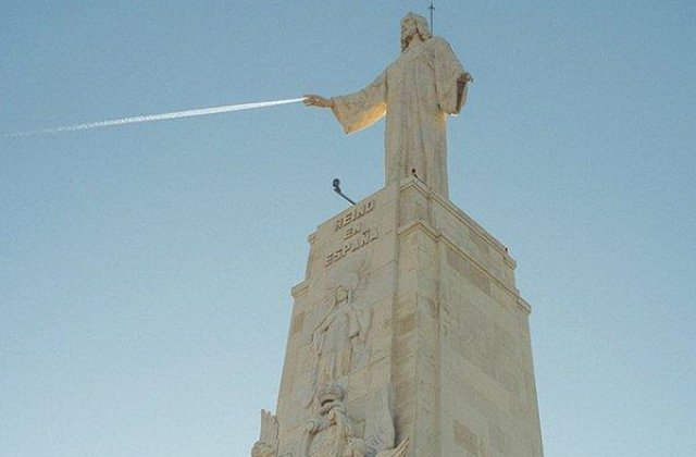 Un artist reuseste sa sincronizeze cele mai frumoase instantanee