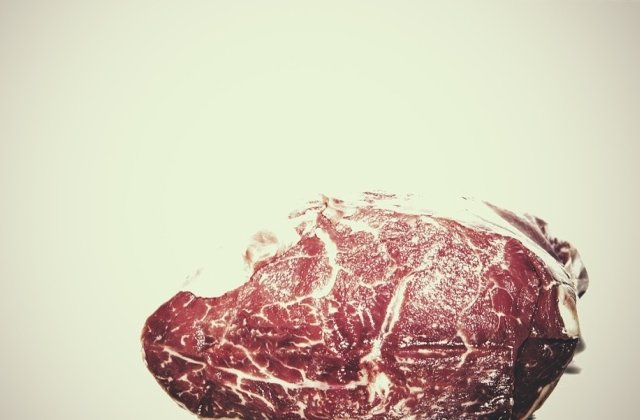 Cat de nociva este carnea rosie? 7 motive care te fac sa te gandesti de doua ori inainte de a o consuma